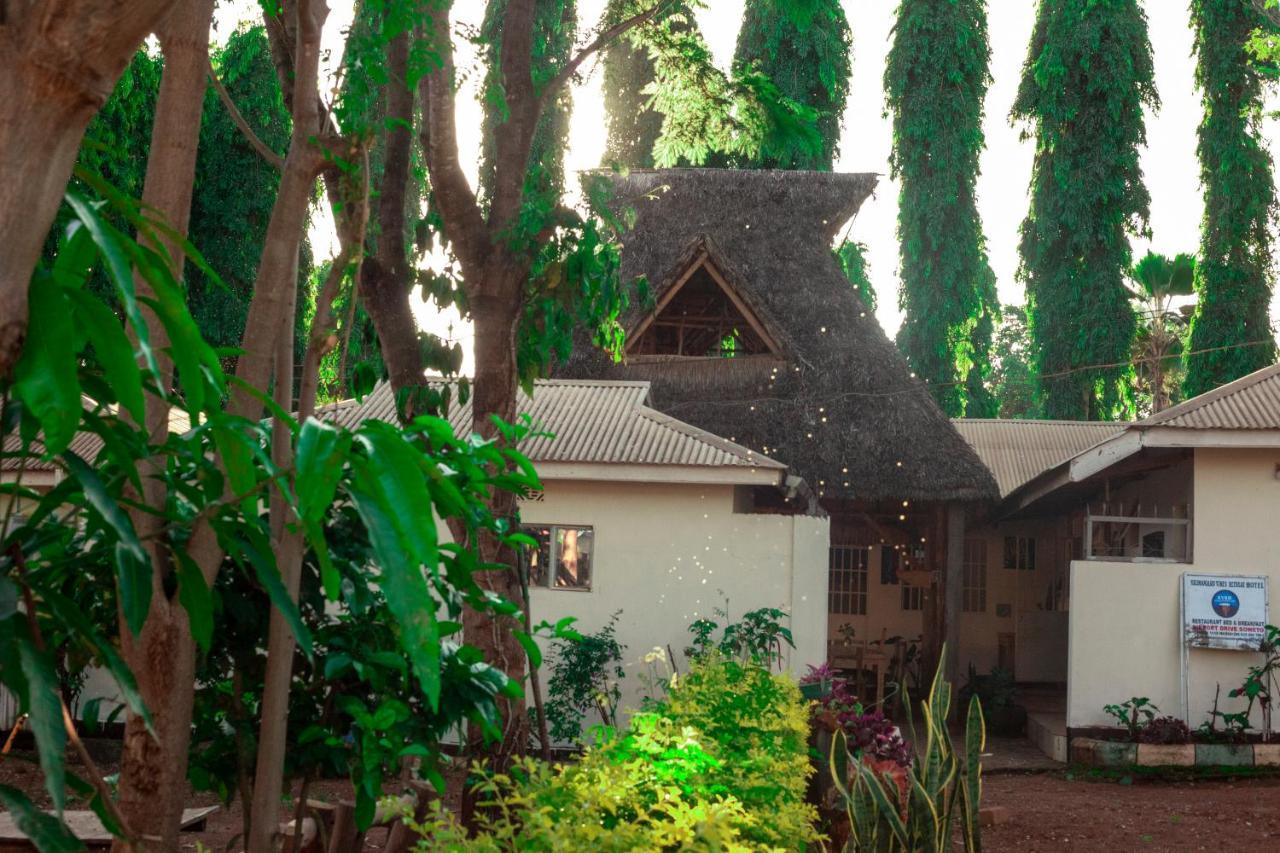 The Secret Garden Hotel Moshi Buitenkant foto