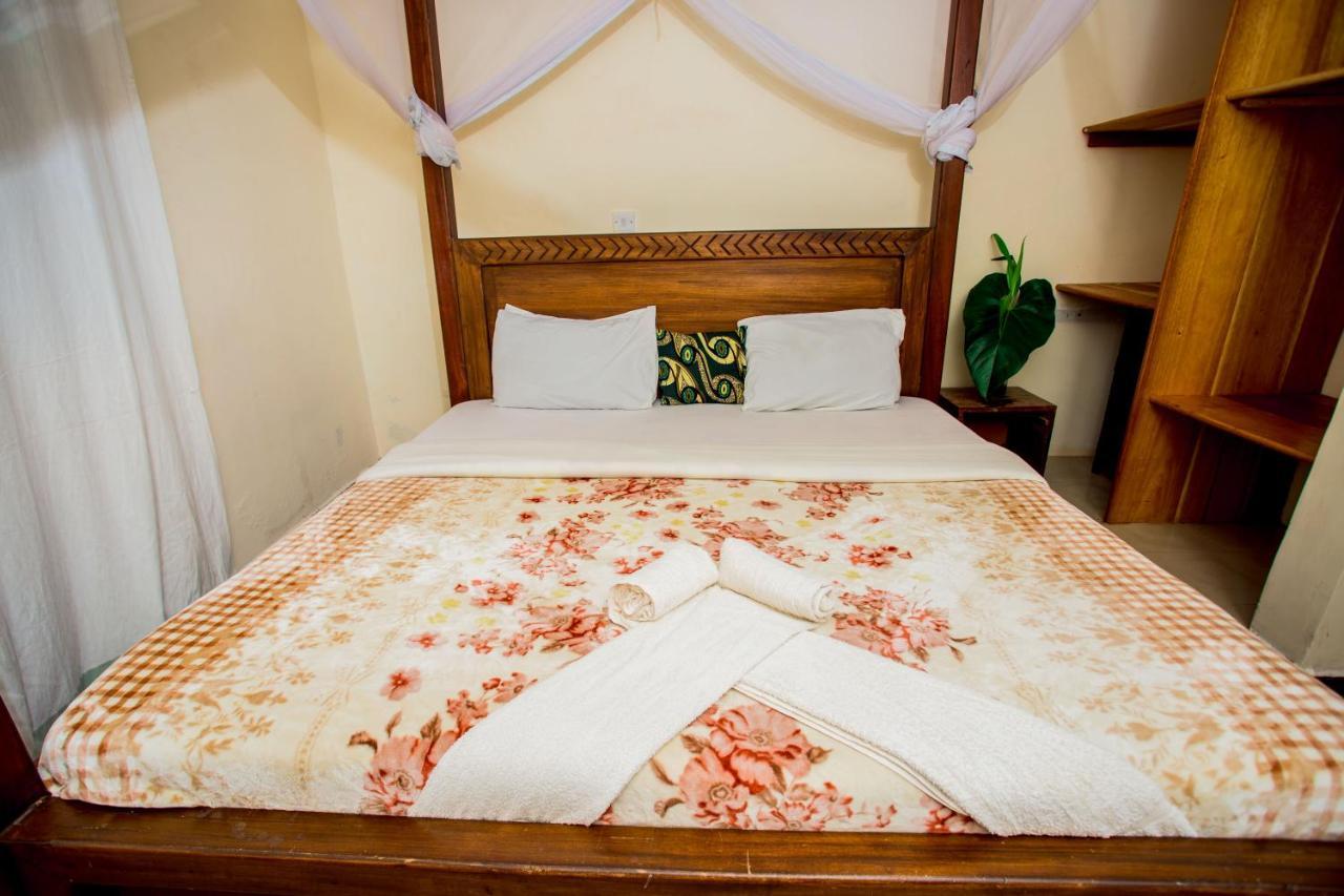 The Secret Garden Hotel Moshi Buitenkant foto