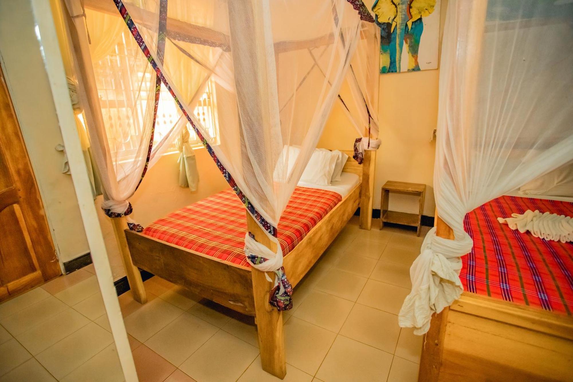The Secret Garden Hotel Moshi Buitenkant foto